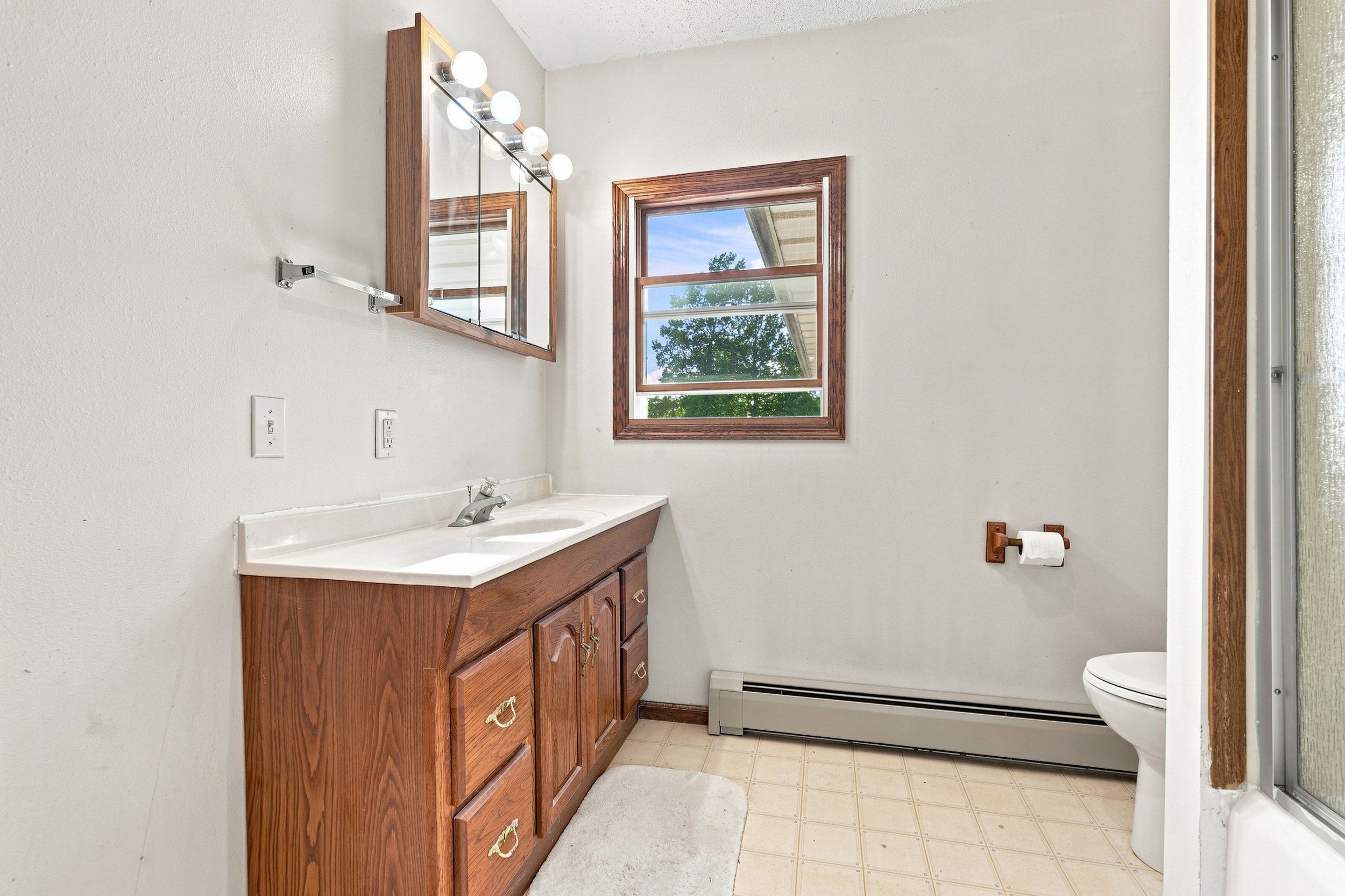 Listing Photo: 2960 160th St 0012-